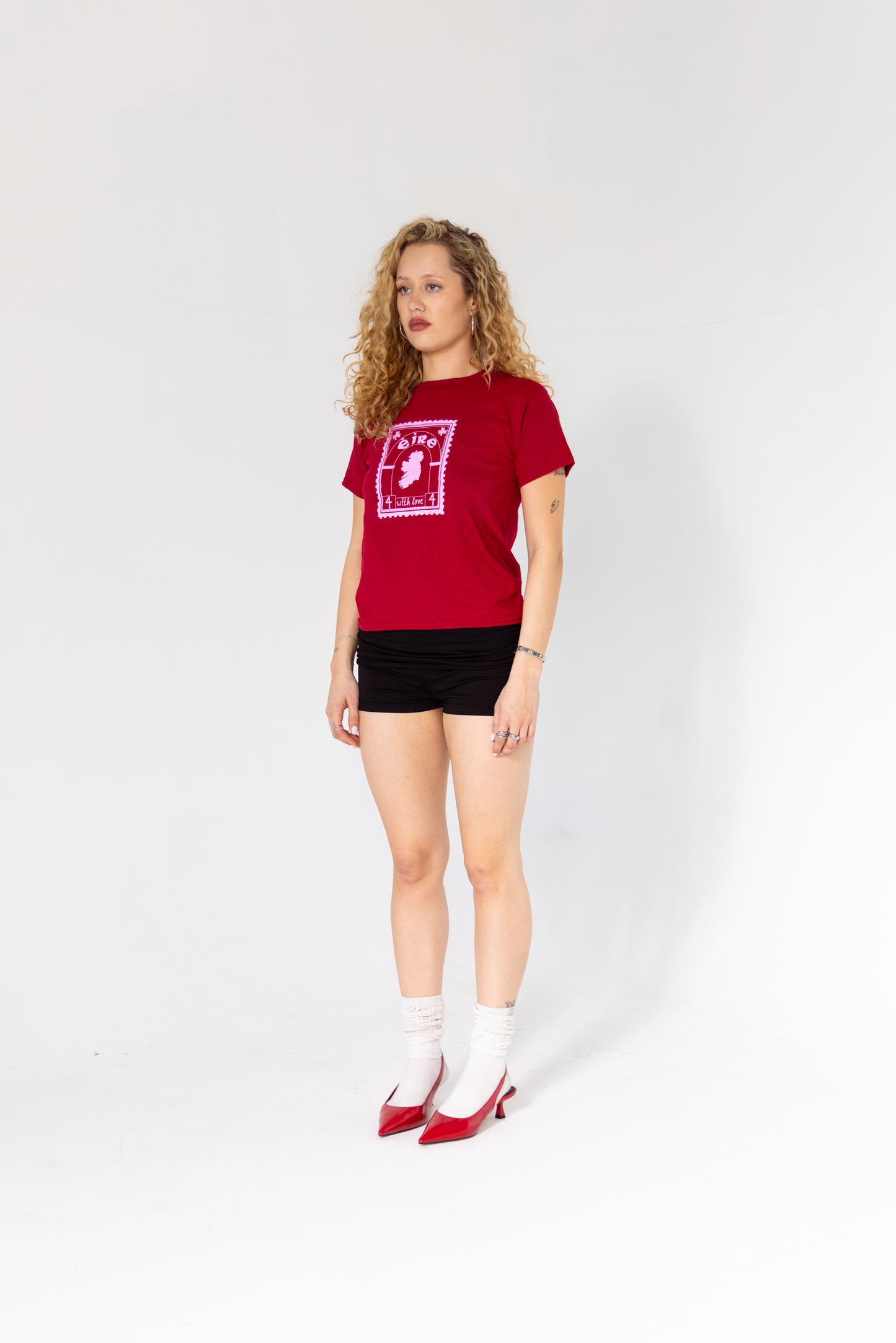 Éire Tee in Deep Red